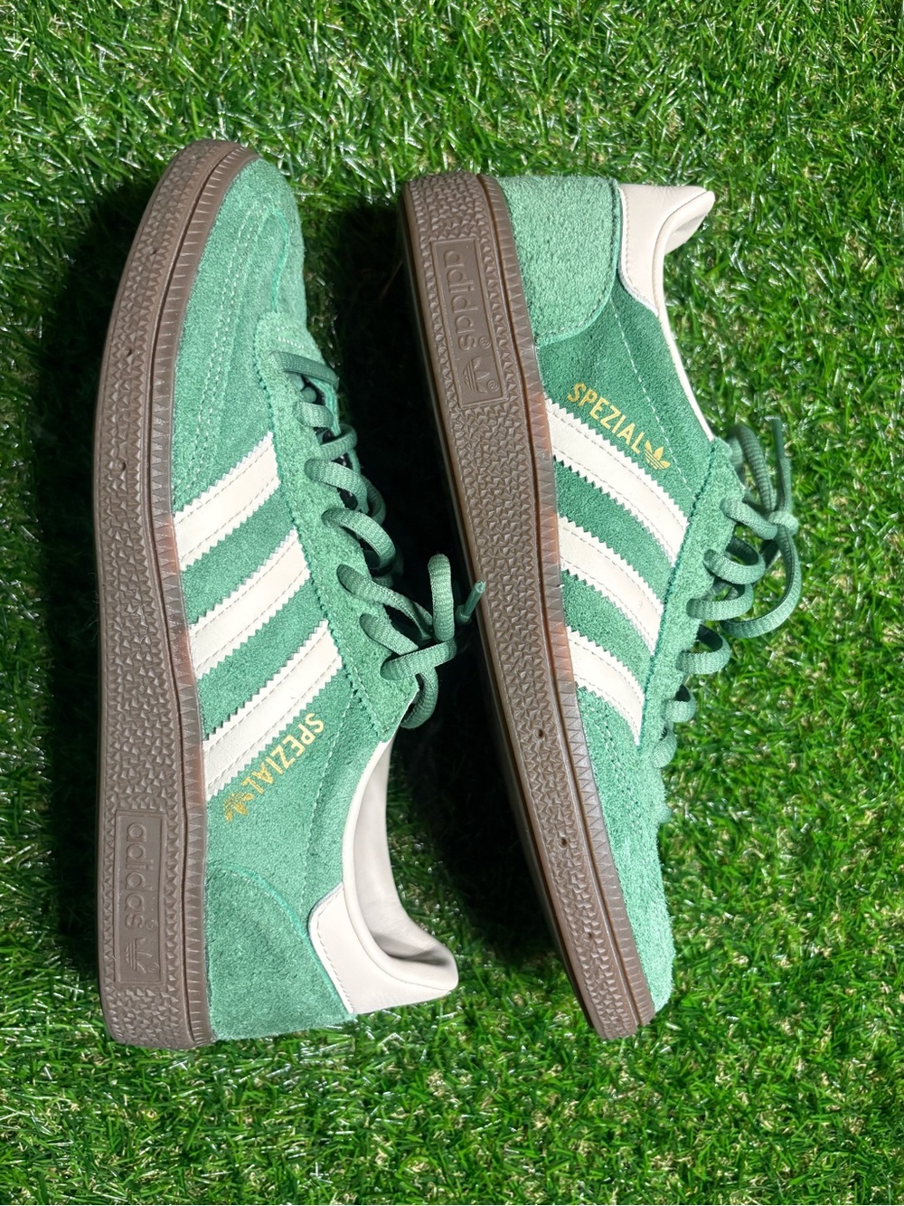 adidas Spezial Suede Sneakers in Green with White Stripes mens 6, Women’s 7
